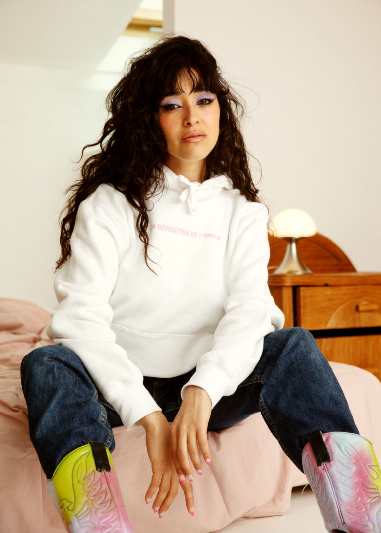 Hoodie blanc La révolution de l'amour AMOURS SOLITAIRES Hoodie blanc La révolution de l'amour AMOURS SOLITAIRES